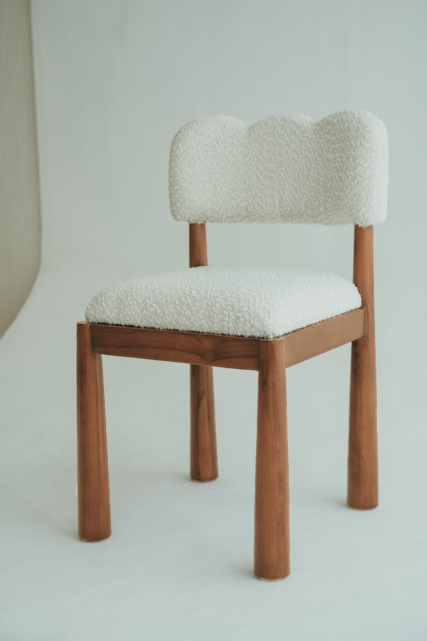 THE LOKOA DINING CHAIR