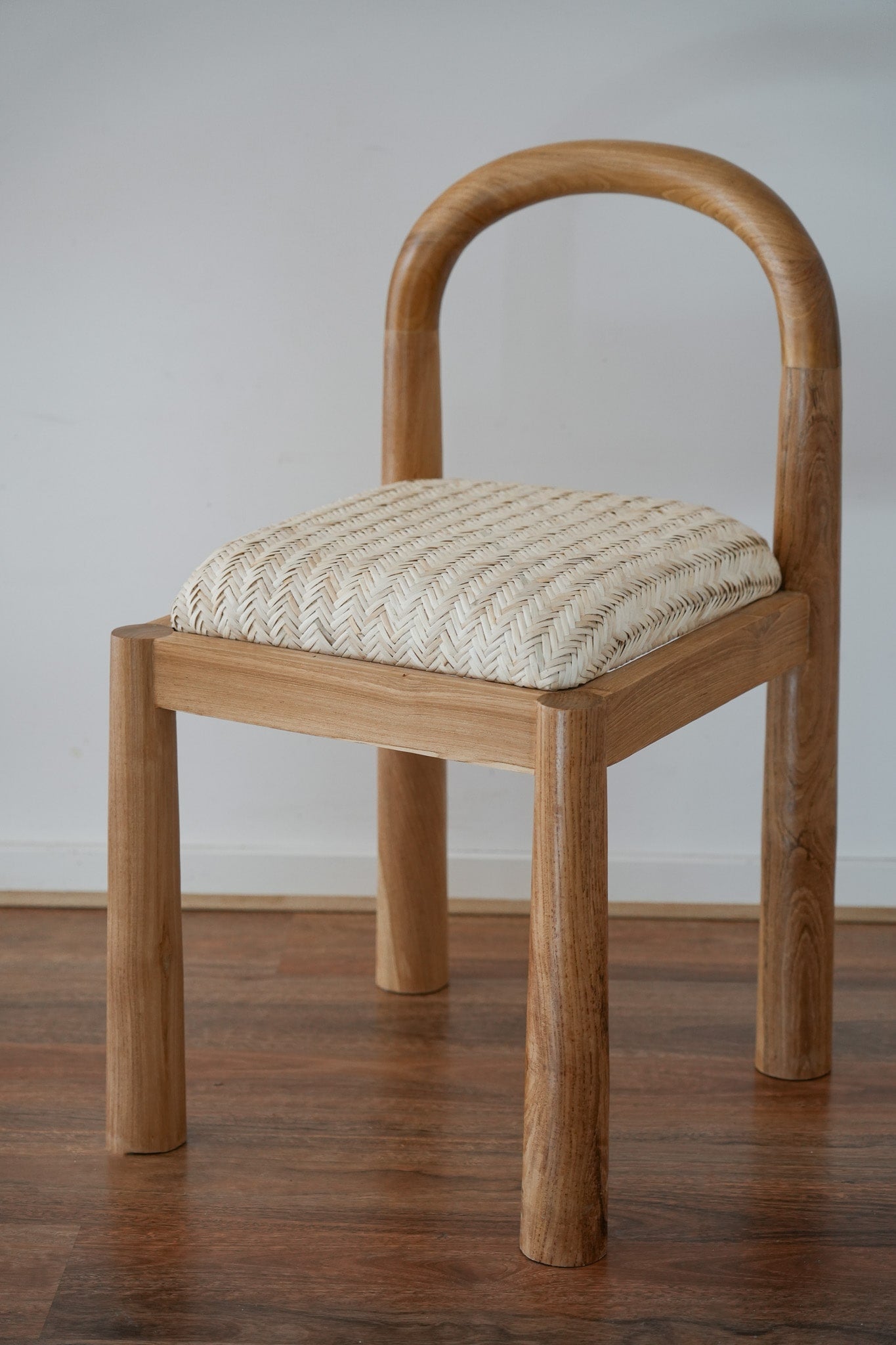 THE DESA DINING CHAIR