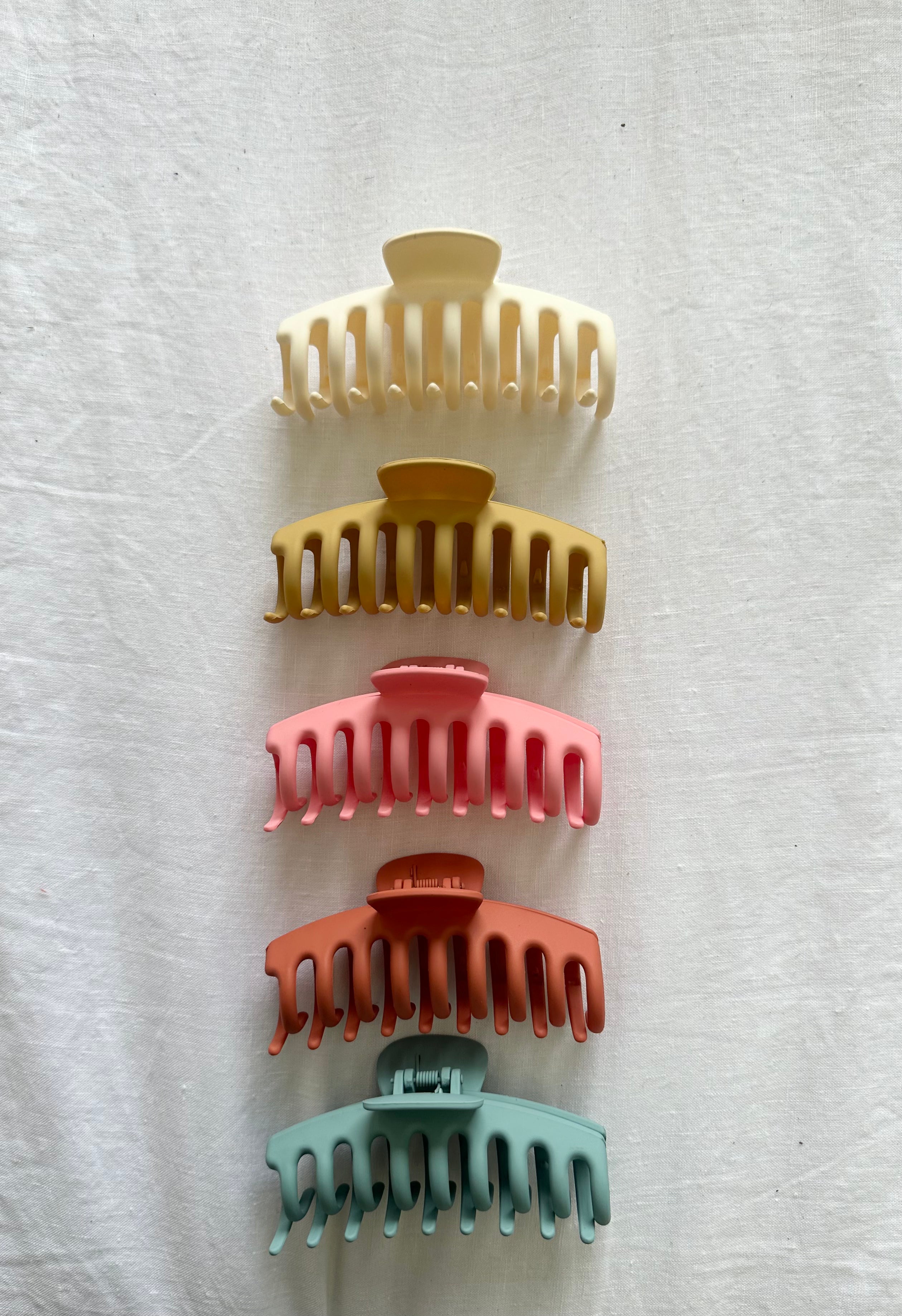 CLAM CLAW HAIR CLIP Color: WHITE by HIBISCUS THE LABEL Designer Homewares Furniture Australia