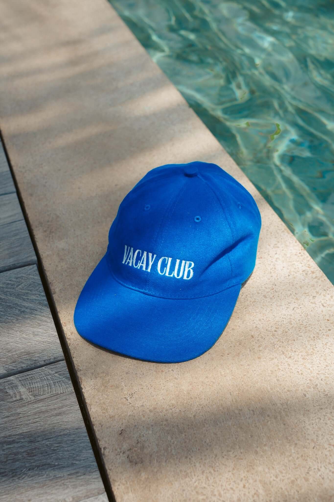 HIBISCUS 'VACAY CLUB' CAP