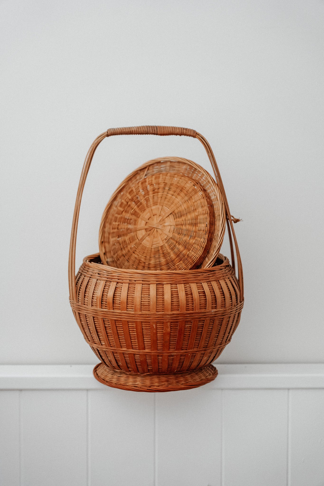 Woven basket with tie on lid
