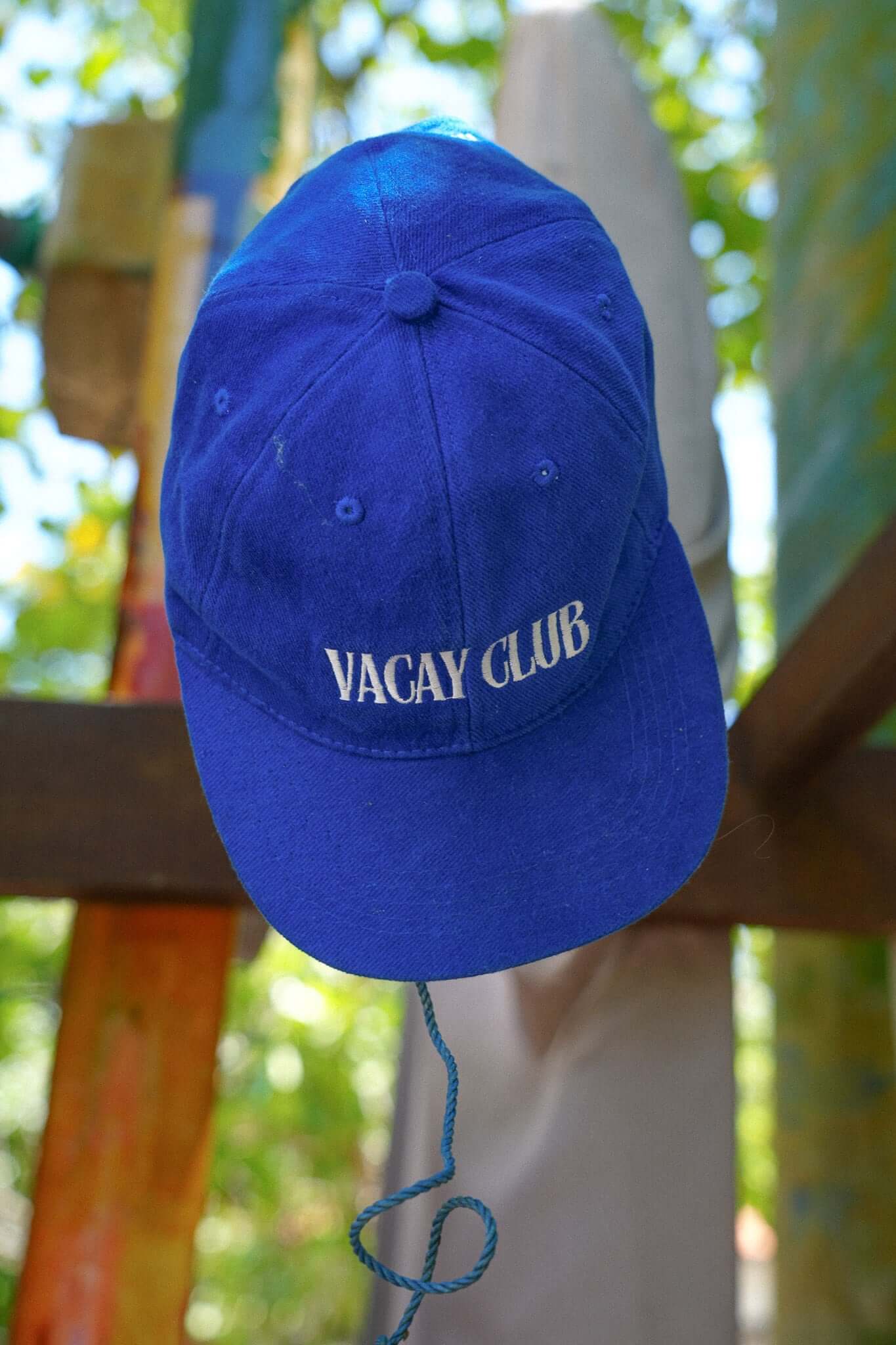 HIBISCUS 'VACAY CLUB' CAP
