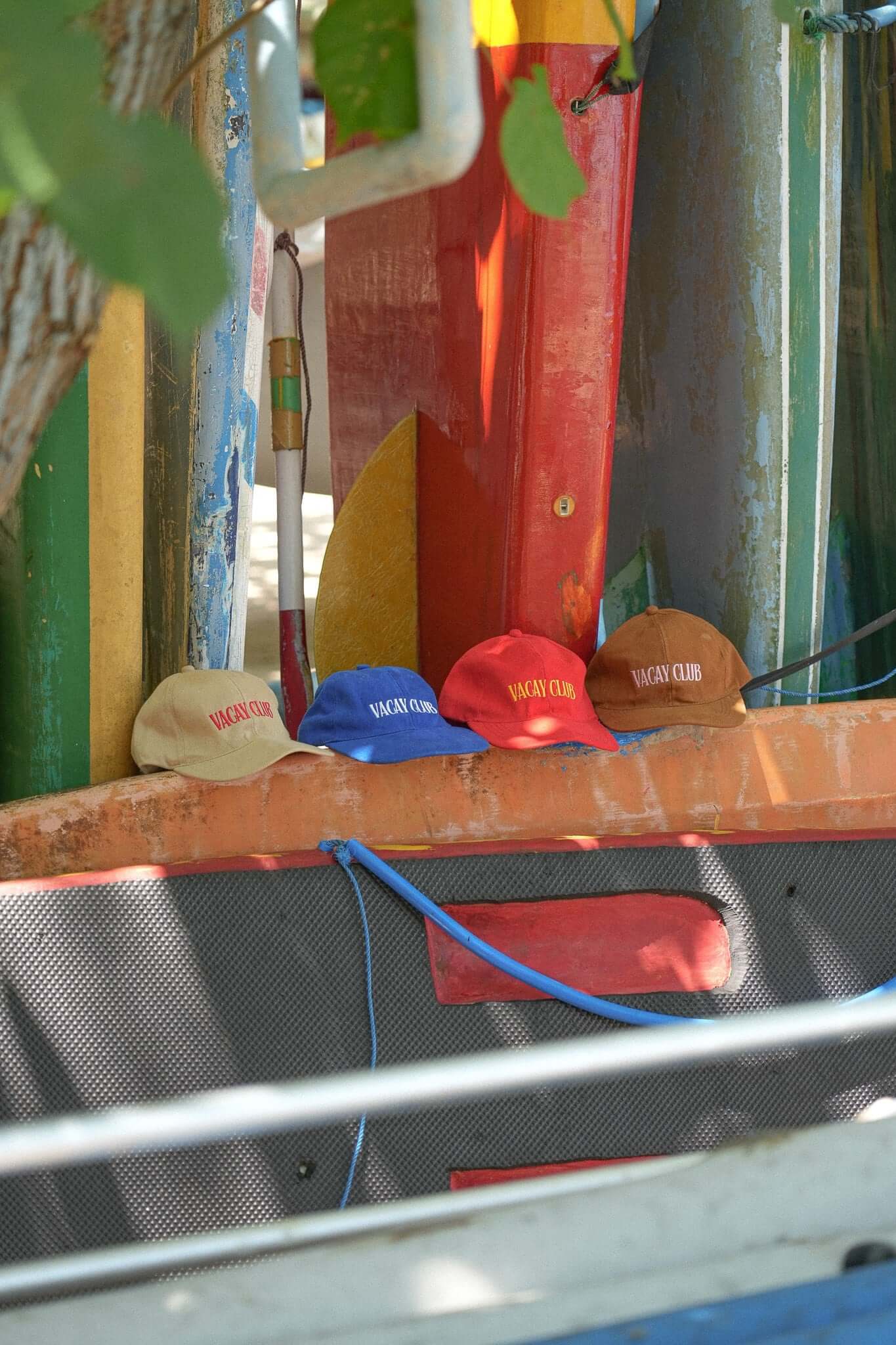 HIBISCUS 'VACAY CLUB' CAP