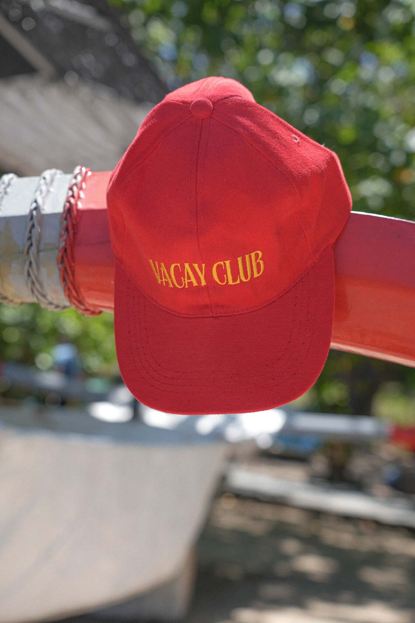 HIBISCUS 'VACAY CLUB' CAP