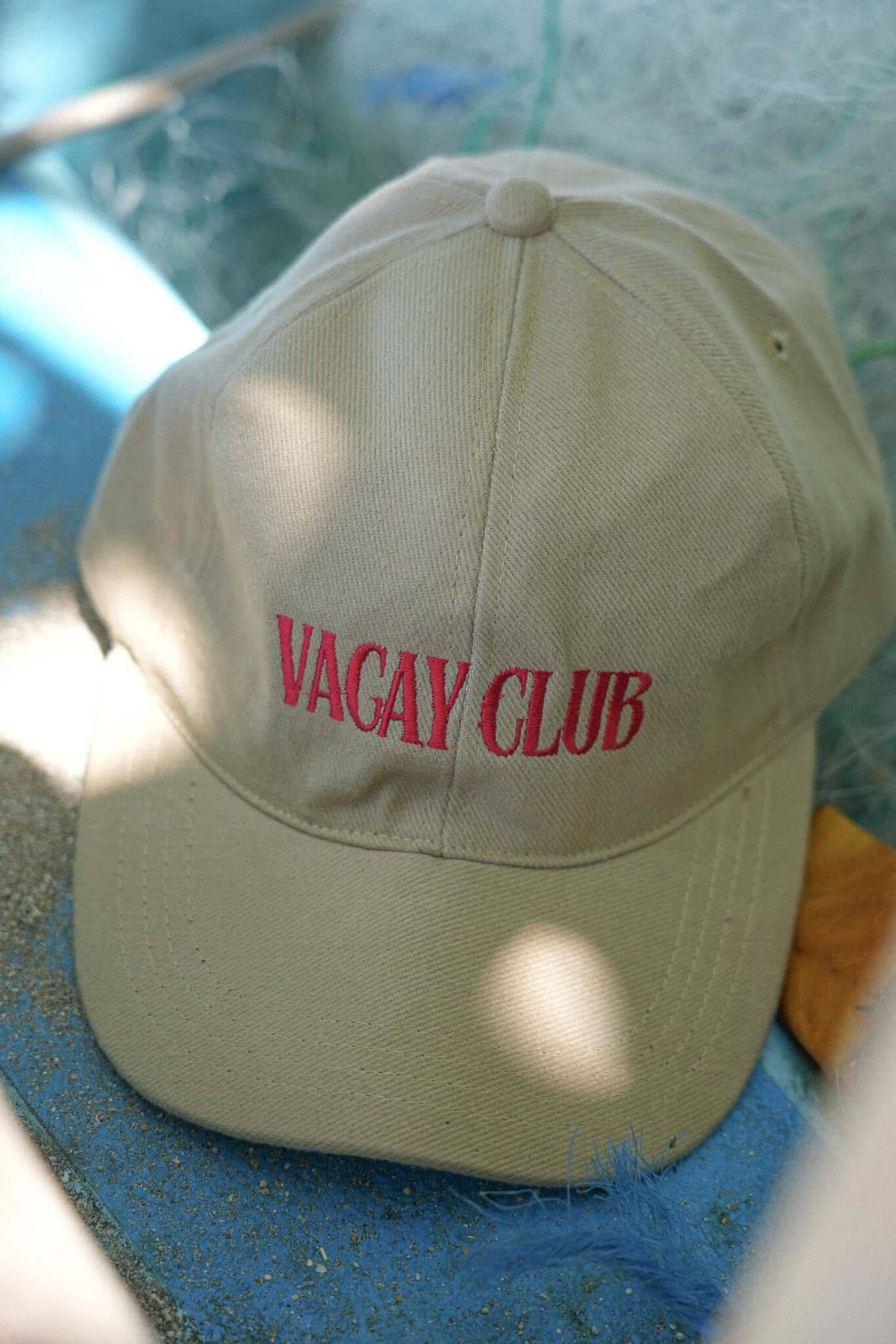 HIBISCUS 'VACAY CLUB' CAP
