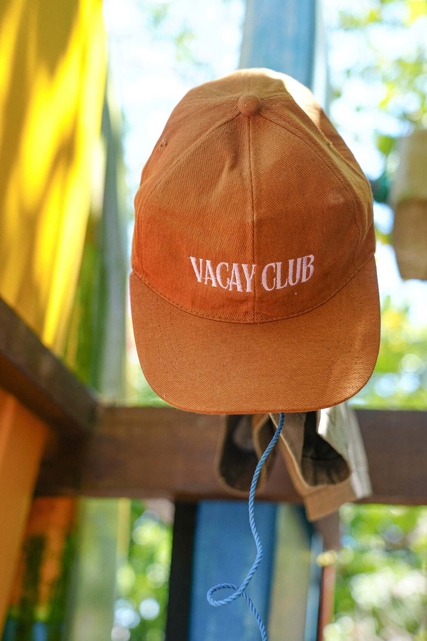 HIBISCUS 'VACAY CLUB' CAP