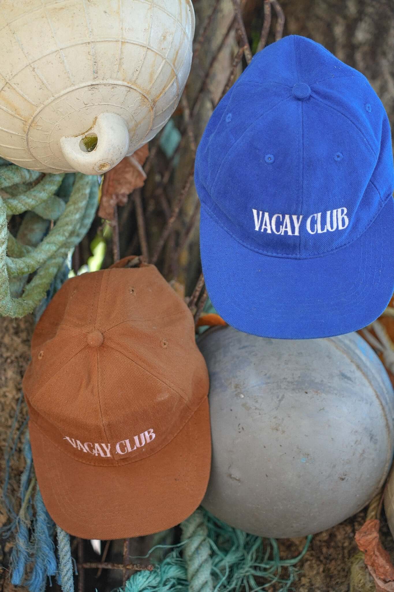 HIBISCUS 'VACAY CLUB' CAP