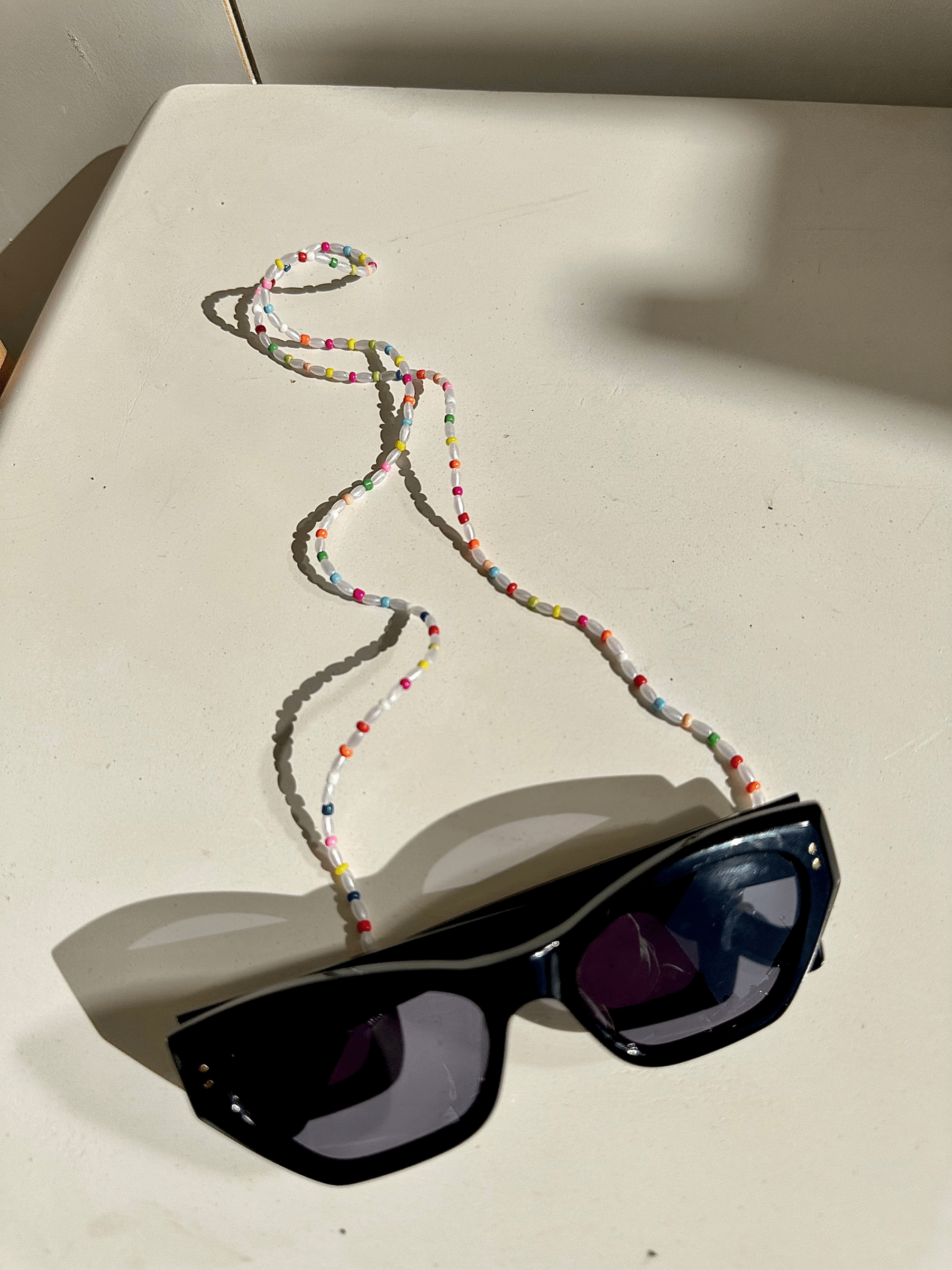 THE VACAY SUNGLASS CHAIN - WHITE MULTI - HIBISCUS THE LABEL - Black Salt Co