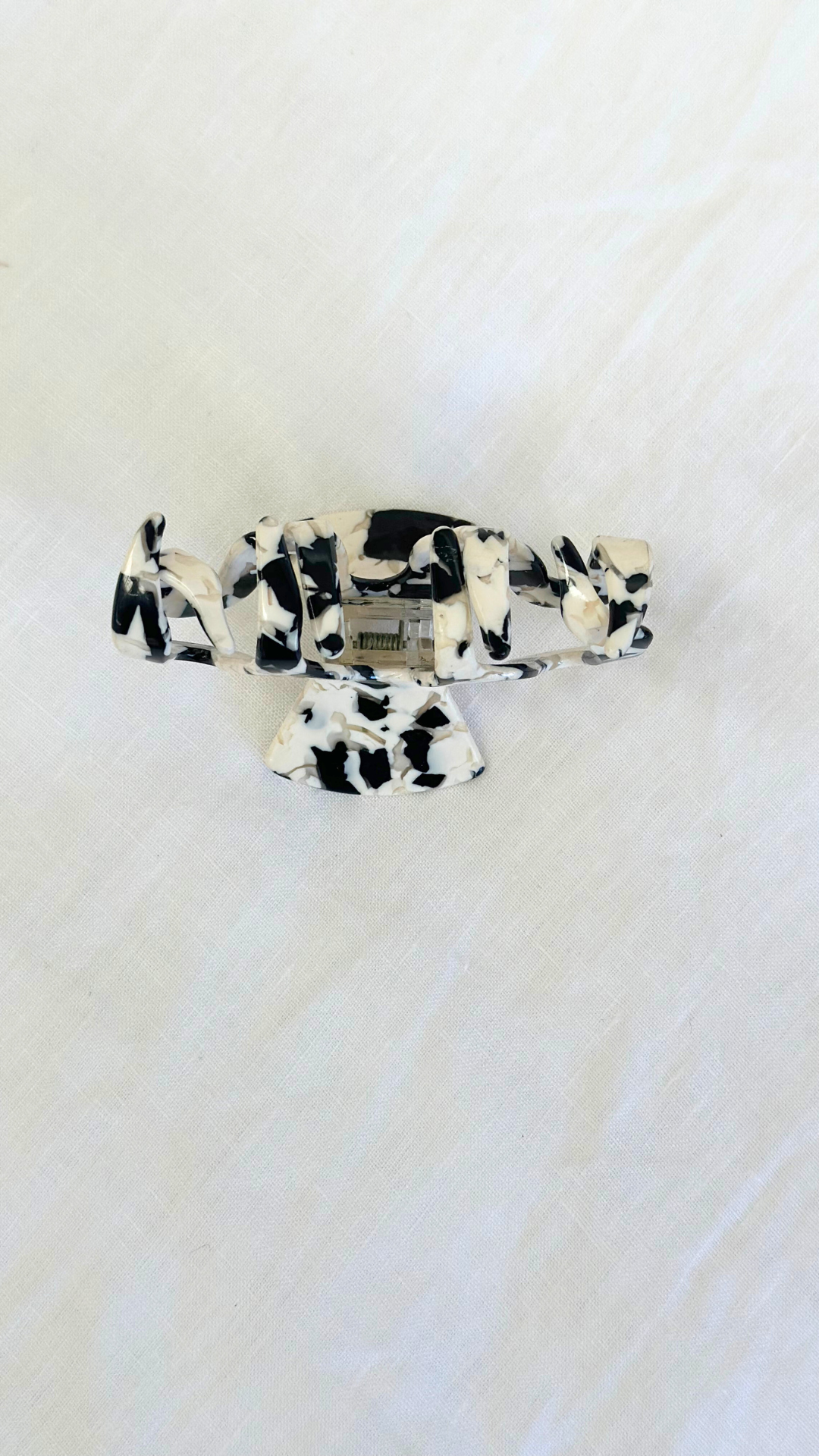 WAVEY CLAW HAIR CLIP - BLACK MARBLEHIBISCUS THE LABEL