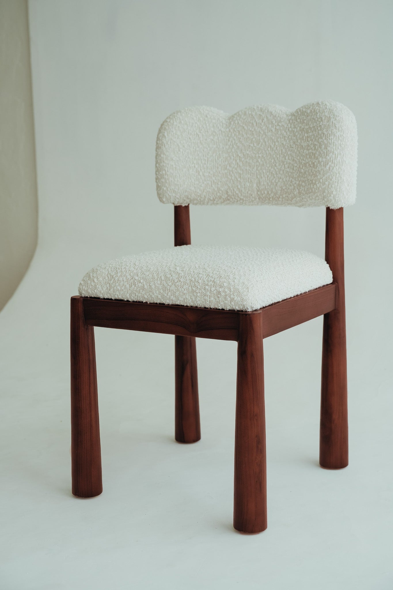 THE LOKOA DINING CHAIR