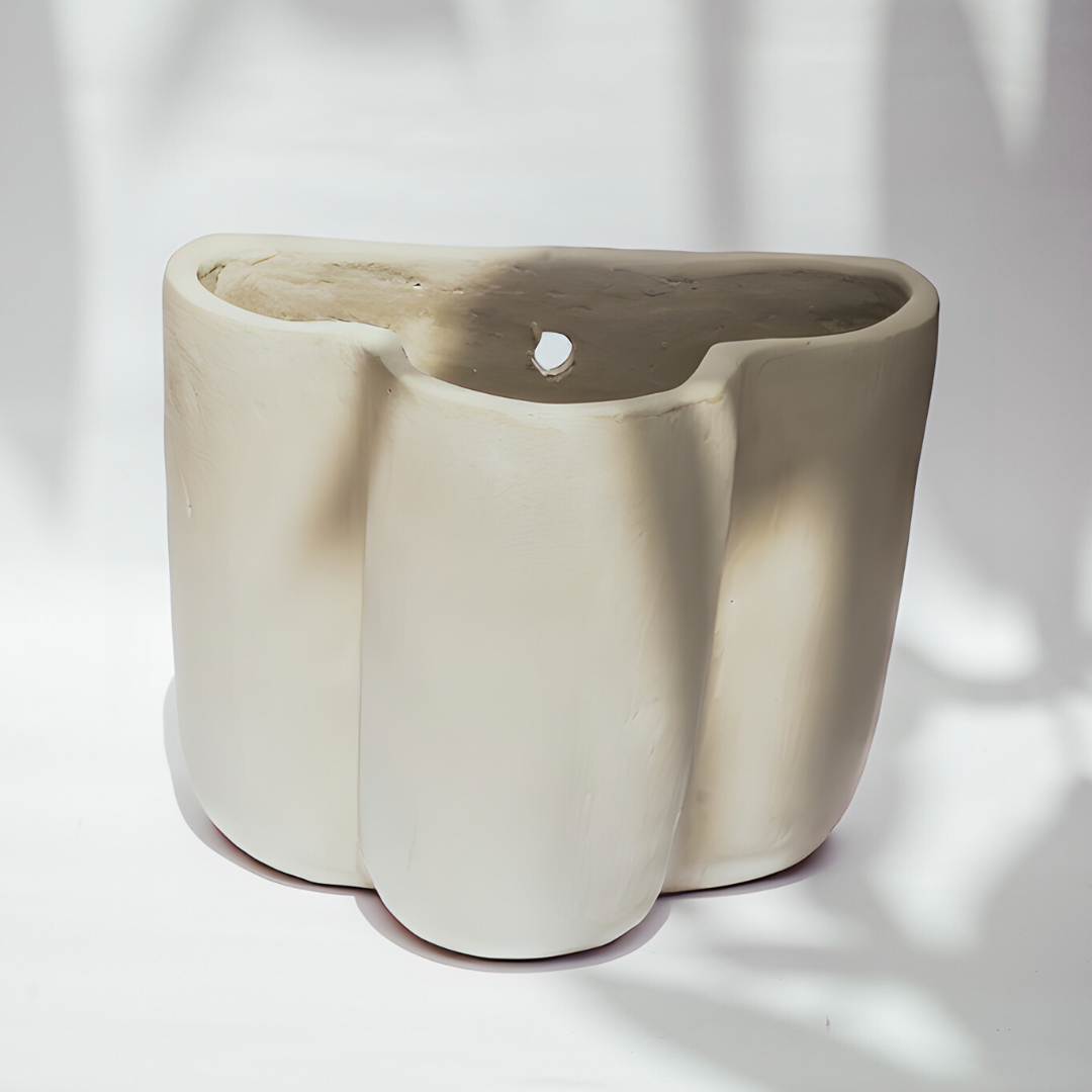 THE LOLA SCONCE
