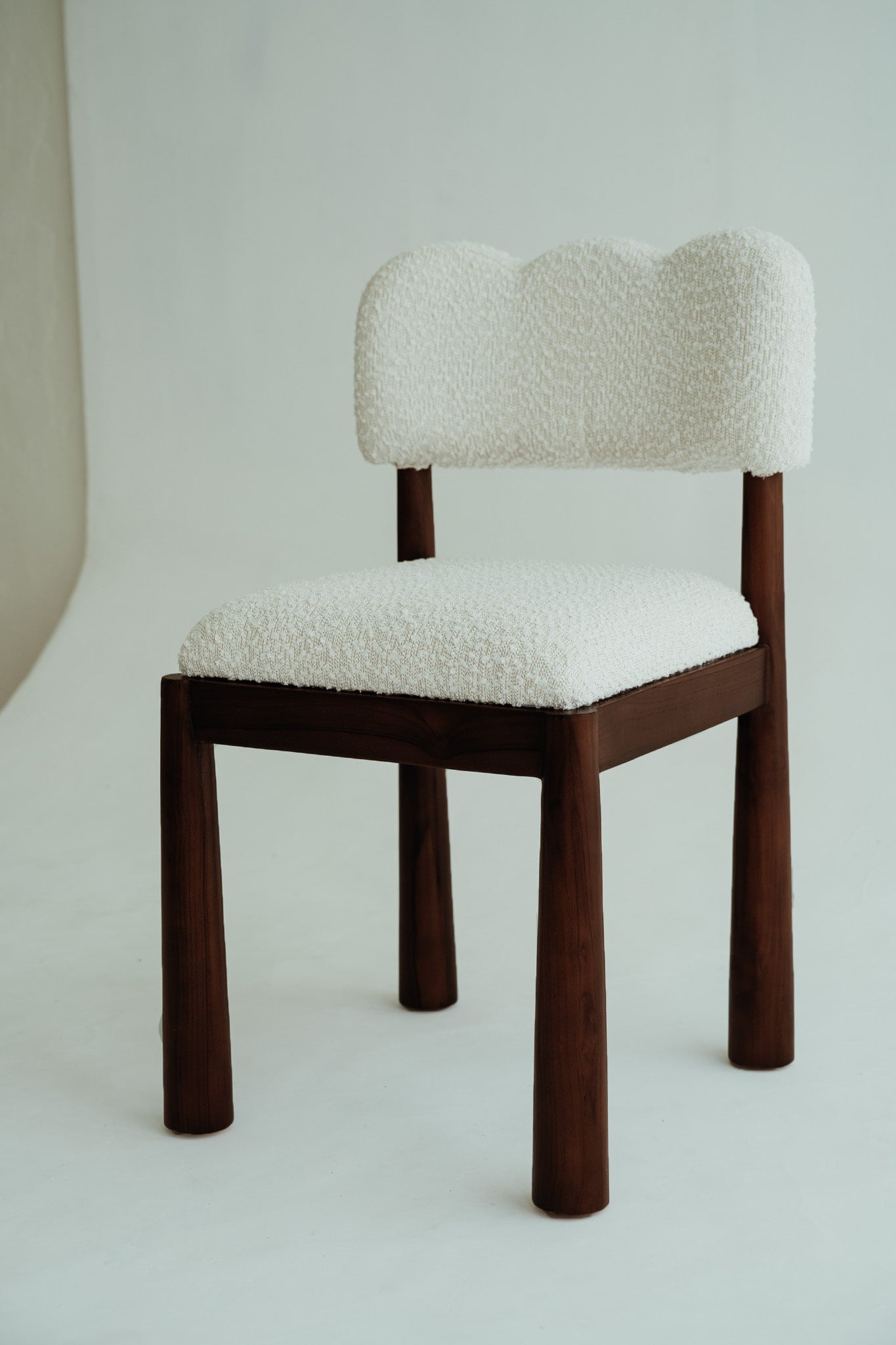 THE LOKOA DINING CHAIR