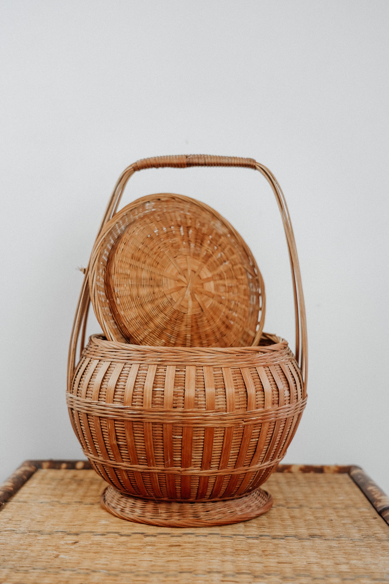 Woven basket with tie on lid
