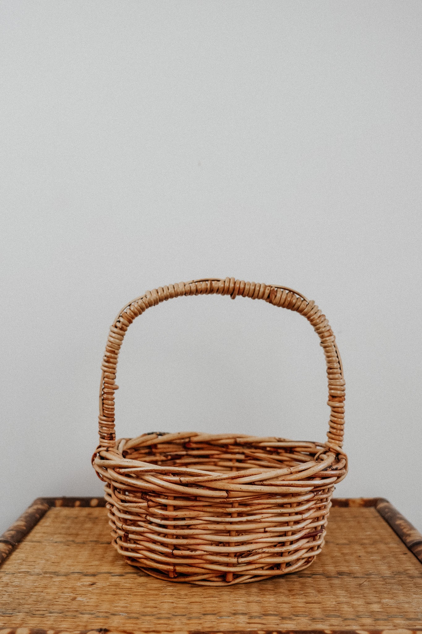 CANE BASKET　small Round cane basket with handle