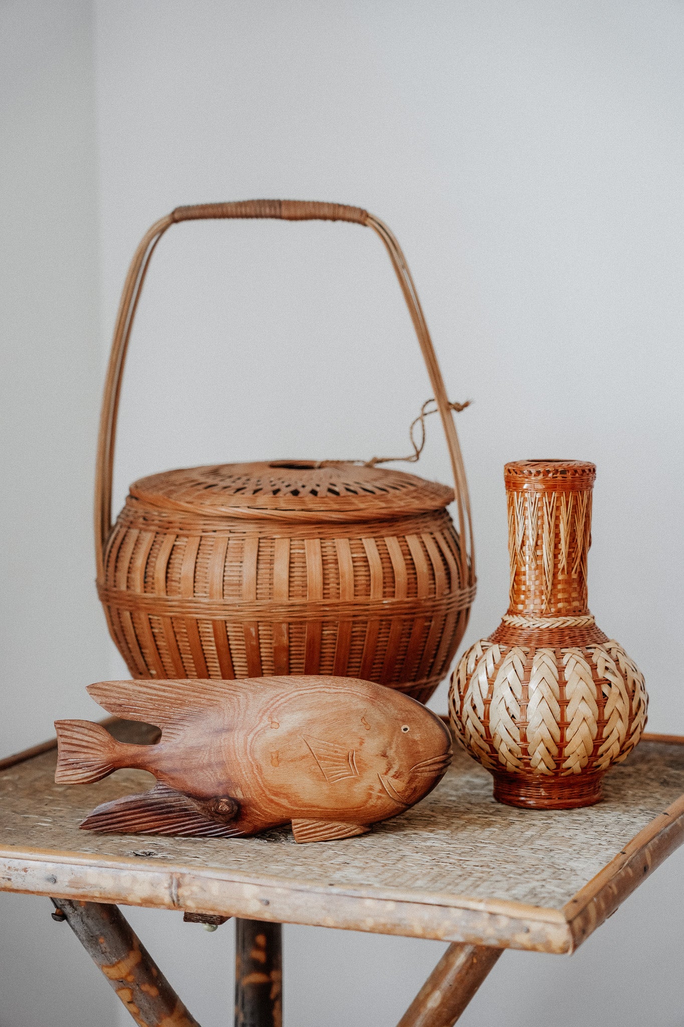 Woven basket with tie on lid