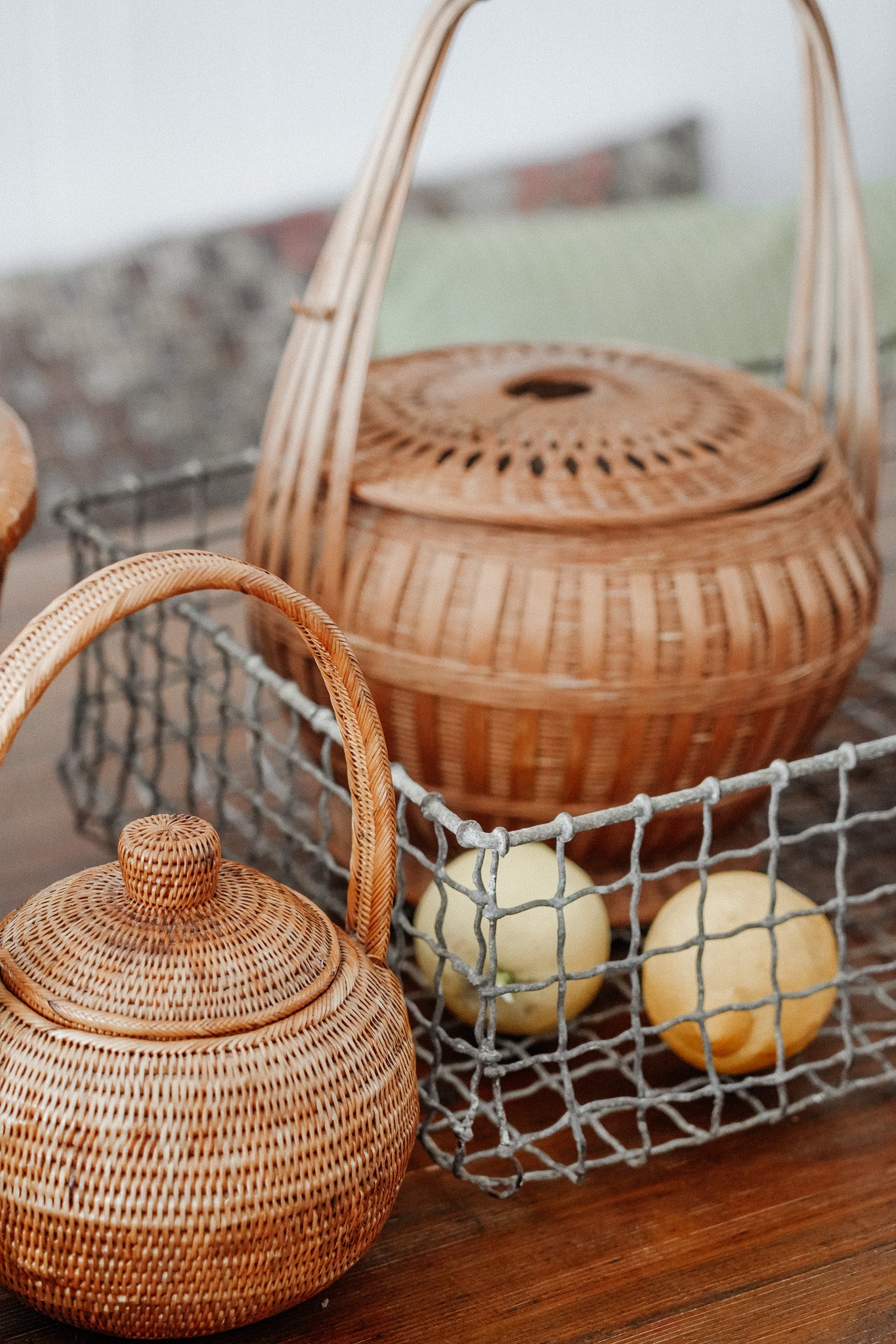 Rattan woven round basket with lid & handles ( Lombok style weave )