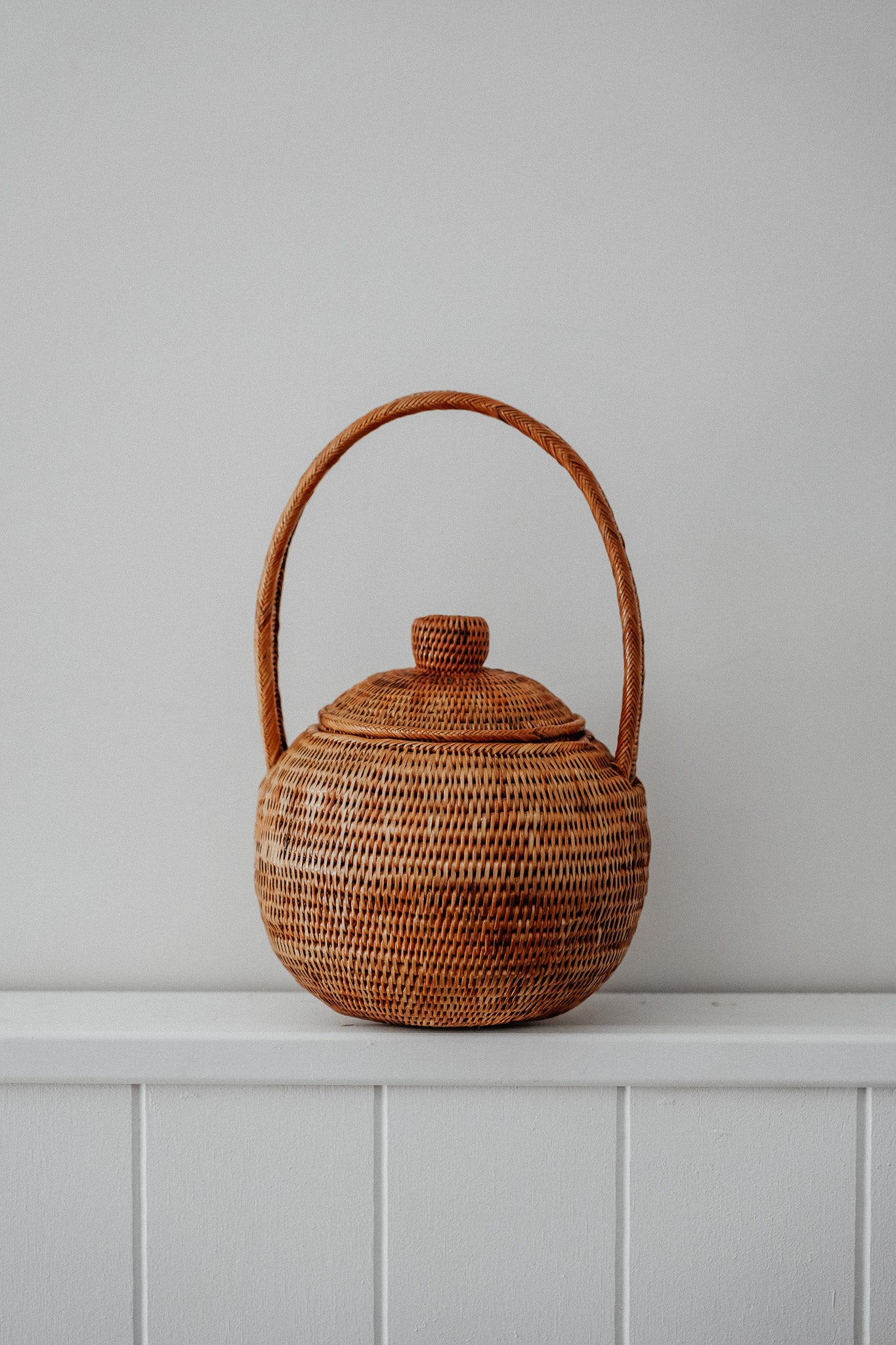 Rattan woven round basket with lid & handles ( Lombok style weave )